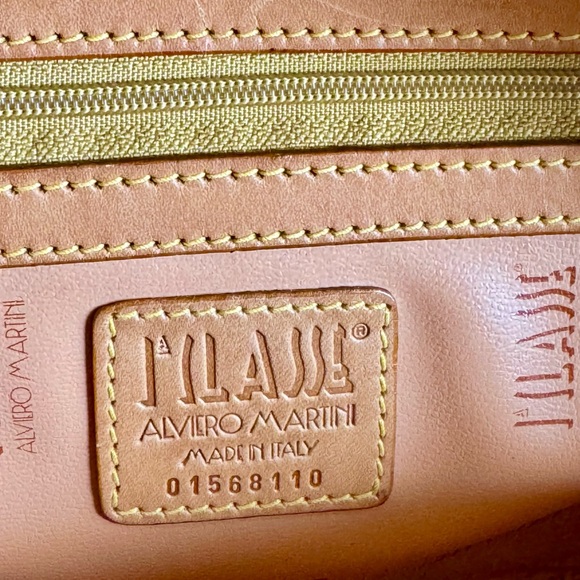 Vintage Alviero Maritini 1’ Classe Geo Classic Camera Crossbody Bag - Picture 8 of 13